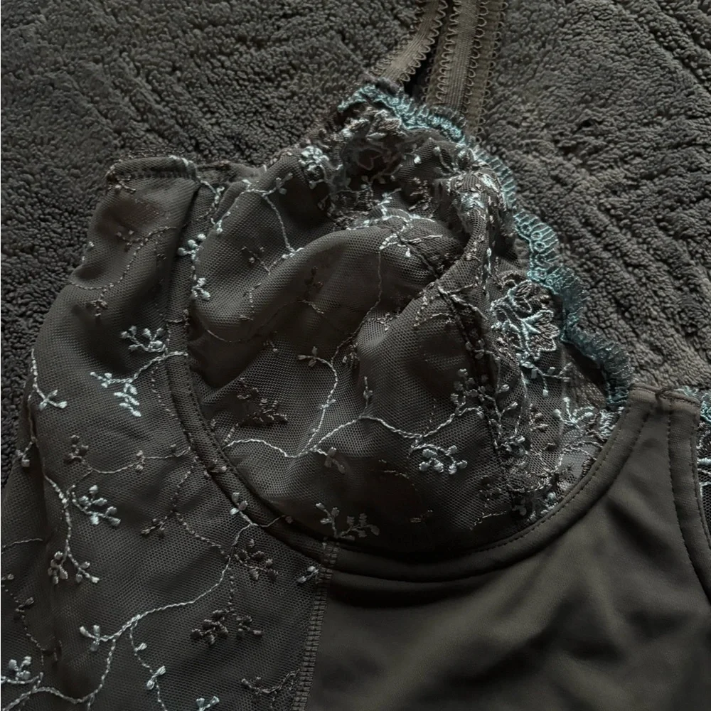 Elegant Grey Lace Camisole - Picture 2 of 6